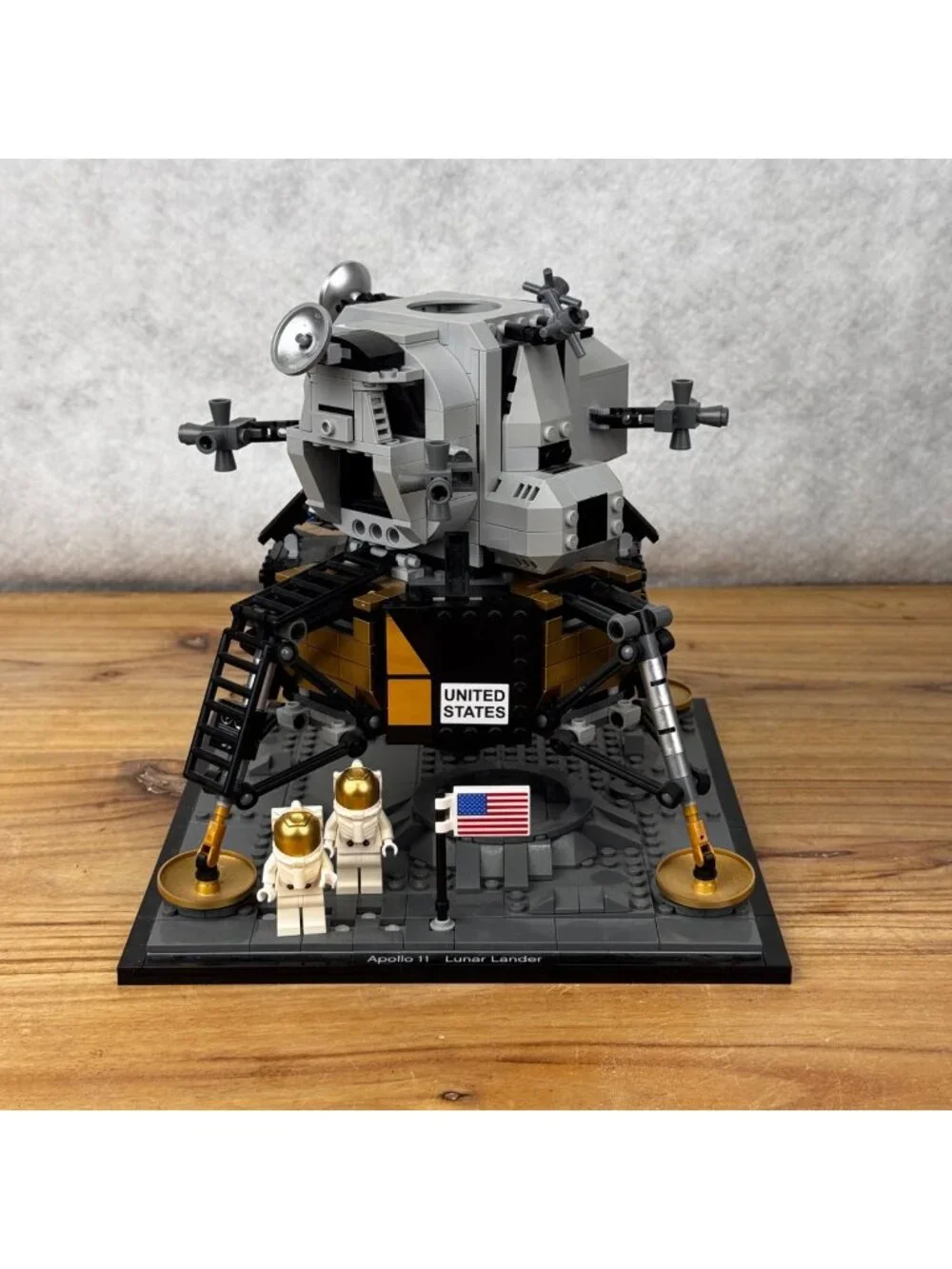 Lego NASA Apollo 11 Lunar Lander 10266 100% Complete No Box Instruction